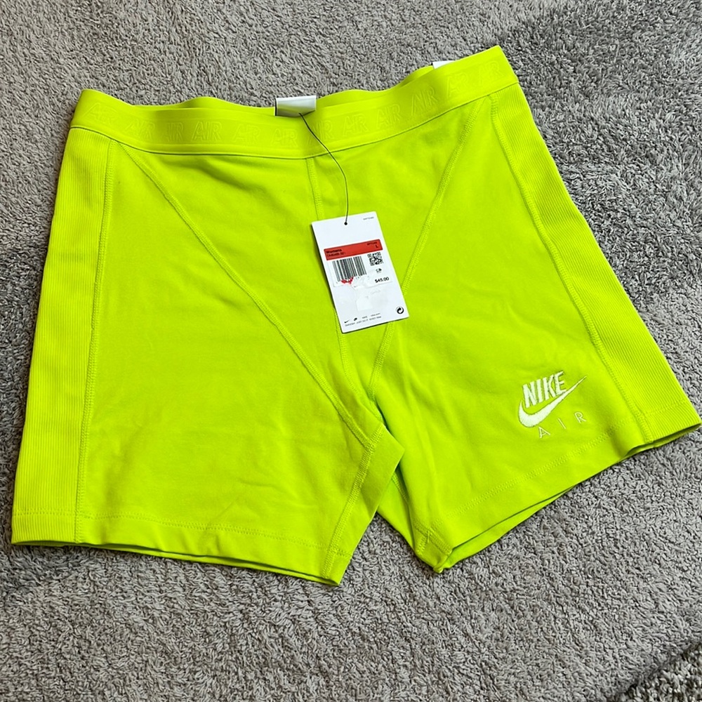 NWT Nike Shorts 💚